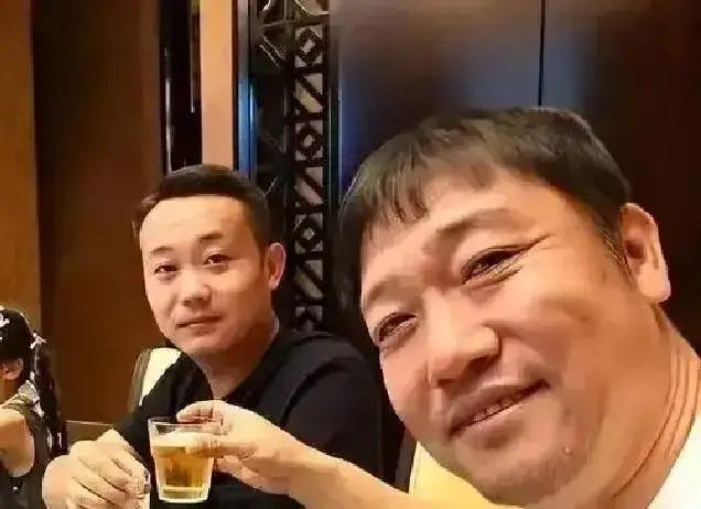 那个偷拍贾冰的账号注册了三天，涨了四万粉丝，然后突然就注销了


那天刷到个挺蹊