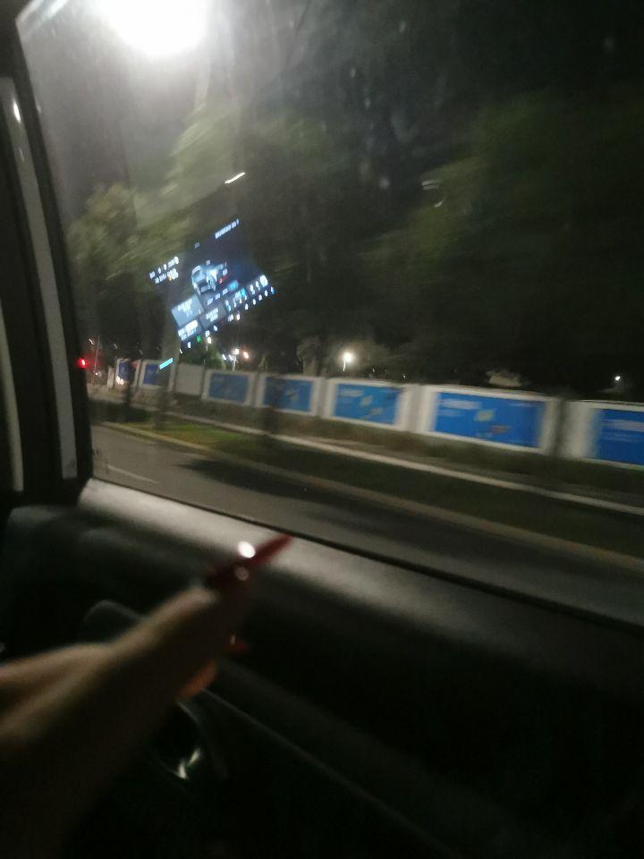 很多时候我可以选择不是一个人 但很多时候我都是一个人