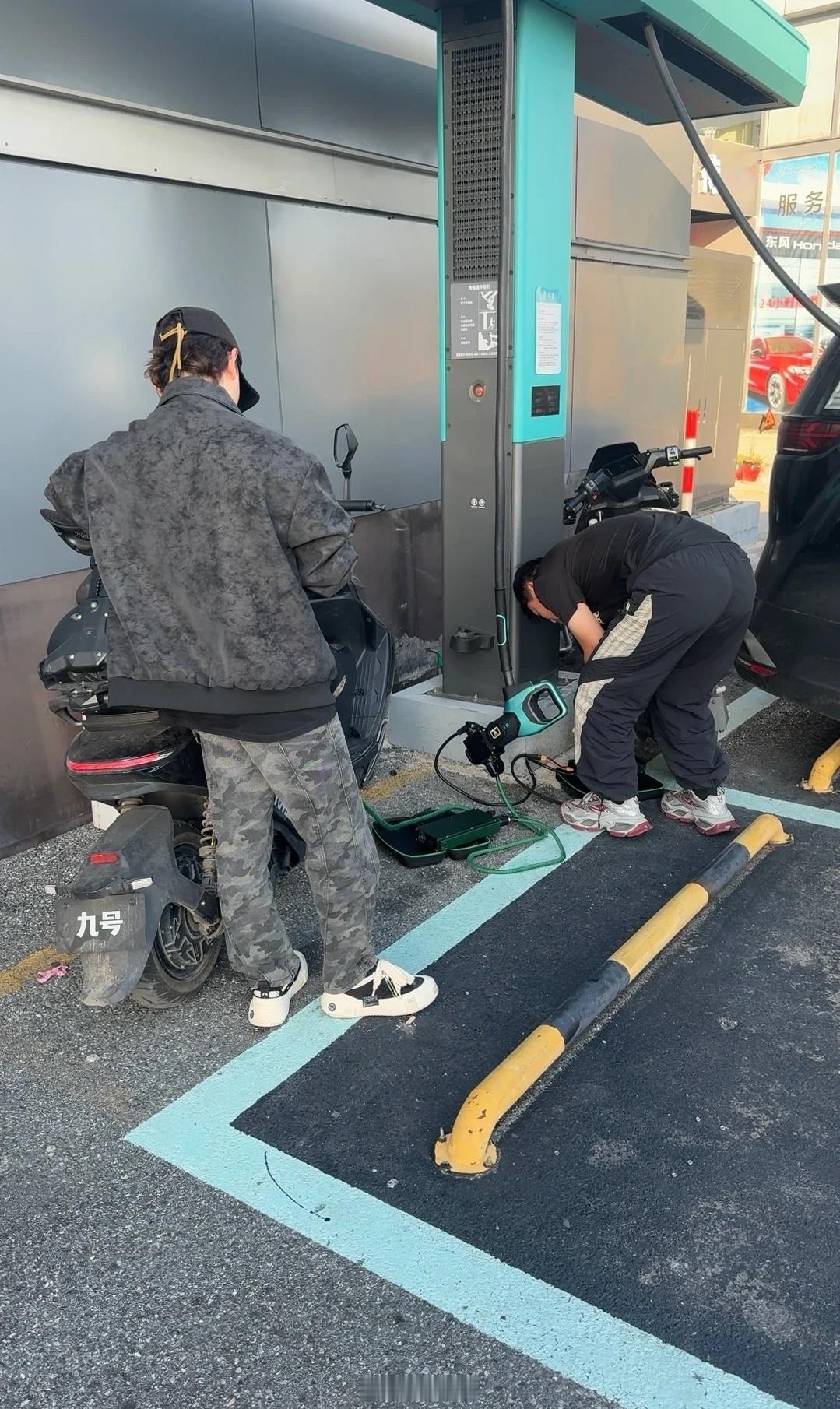 九号车主用比亚迪闪充，鬼火少年胆子真大 ​​​