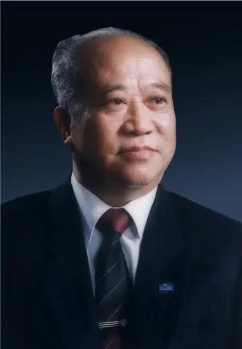 陈述彭1920年2月28日出生于江西萍乡。1933年到1936年在江西省萍乡中学