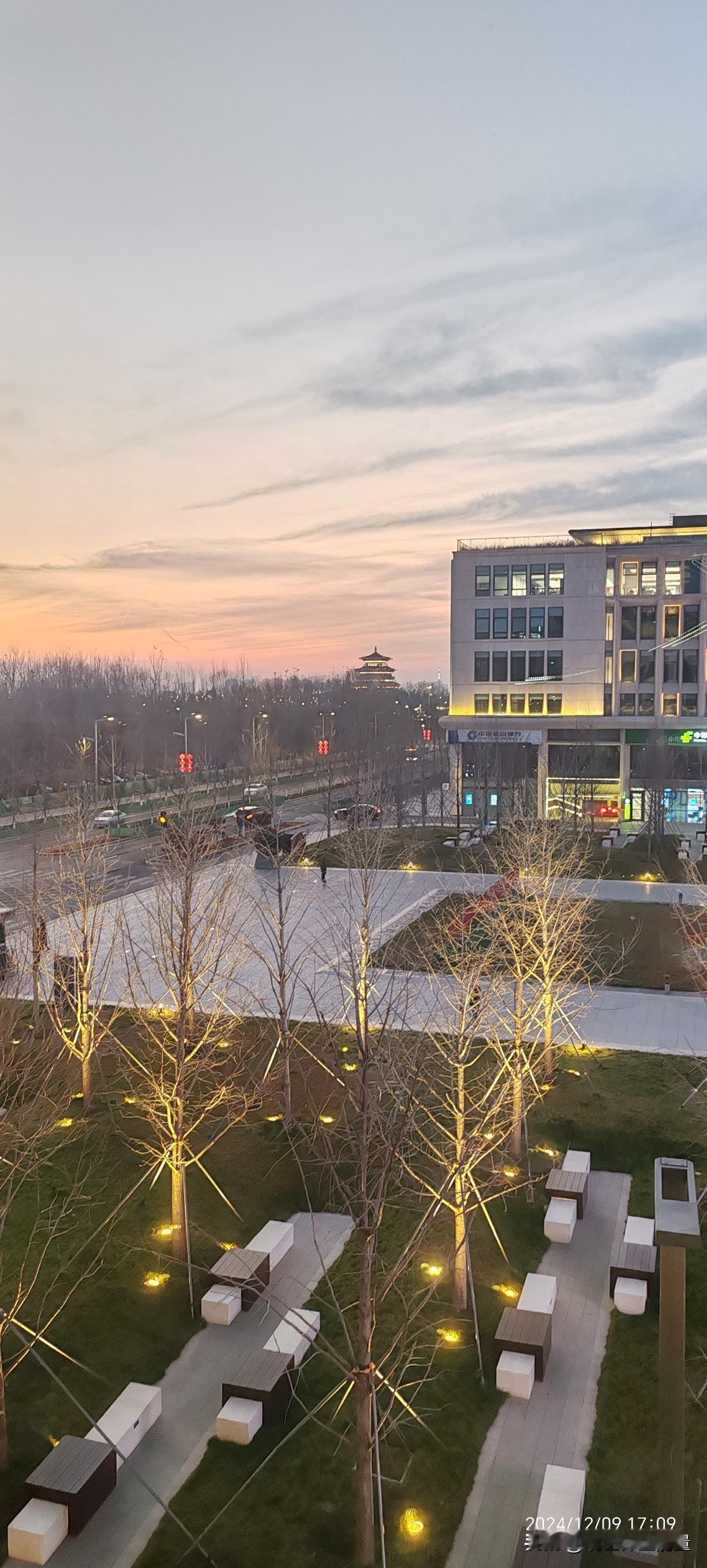 春日生活打卡季傍晚的雄安新区还是很美的。