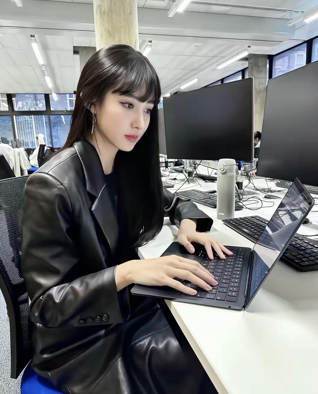 别去听酷狗了  cool girl在这呢。沙玥儿心动的信号9 心动的信号 御姐