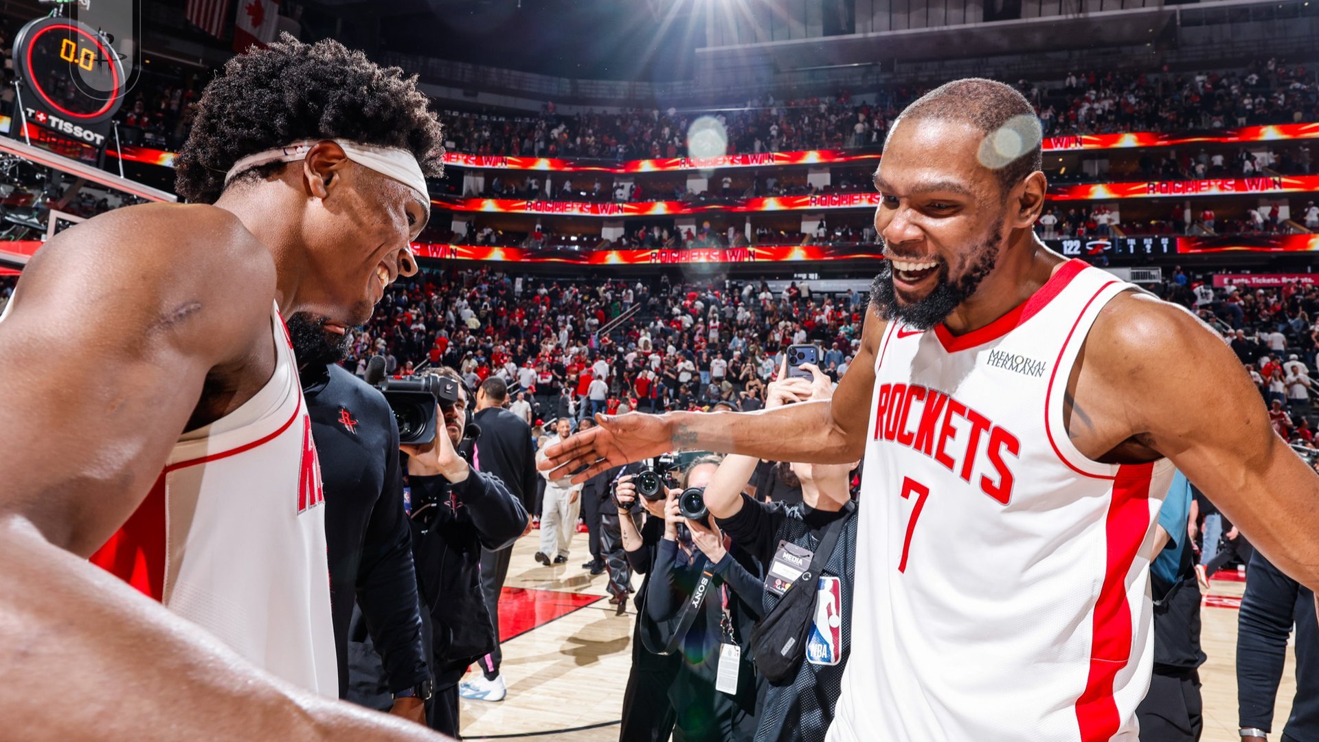 阿门赛后谈到杜兰特历史得分榜超越乔丹：“他真的是传奇。能够与这样伟大的球员并肩作