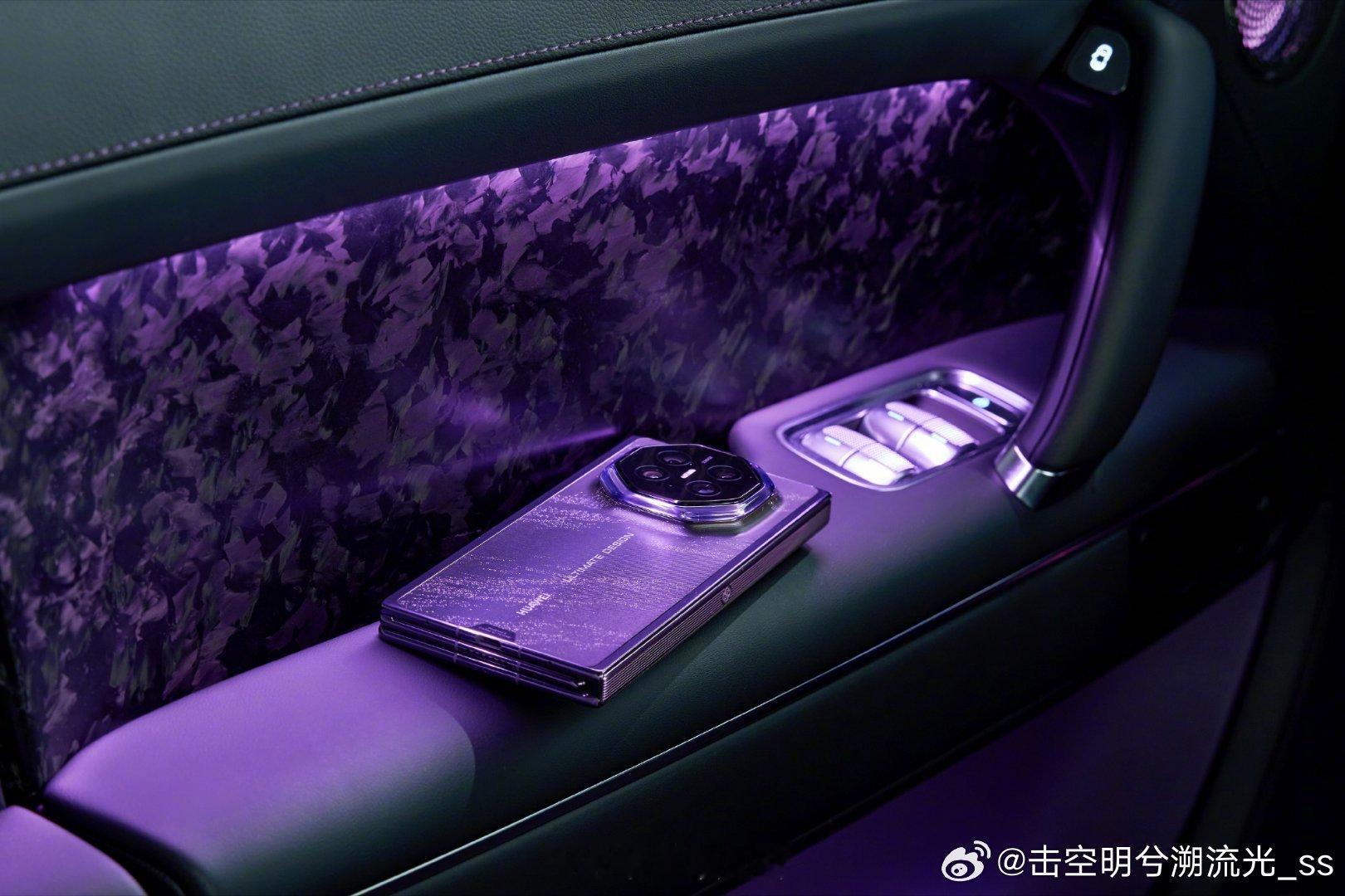 享界G9配三折叠才是绝绝紫当享界G9星辉紫内饰遇见华为三折叠锦紫。一个驰骋旷野，