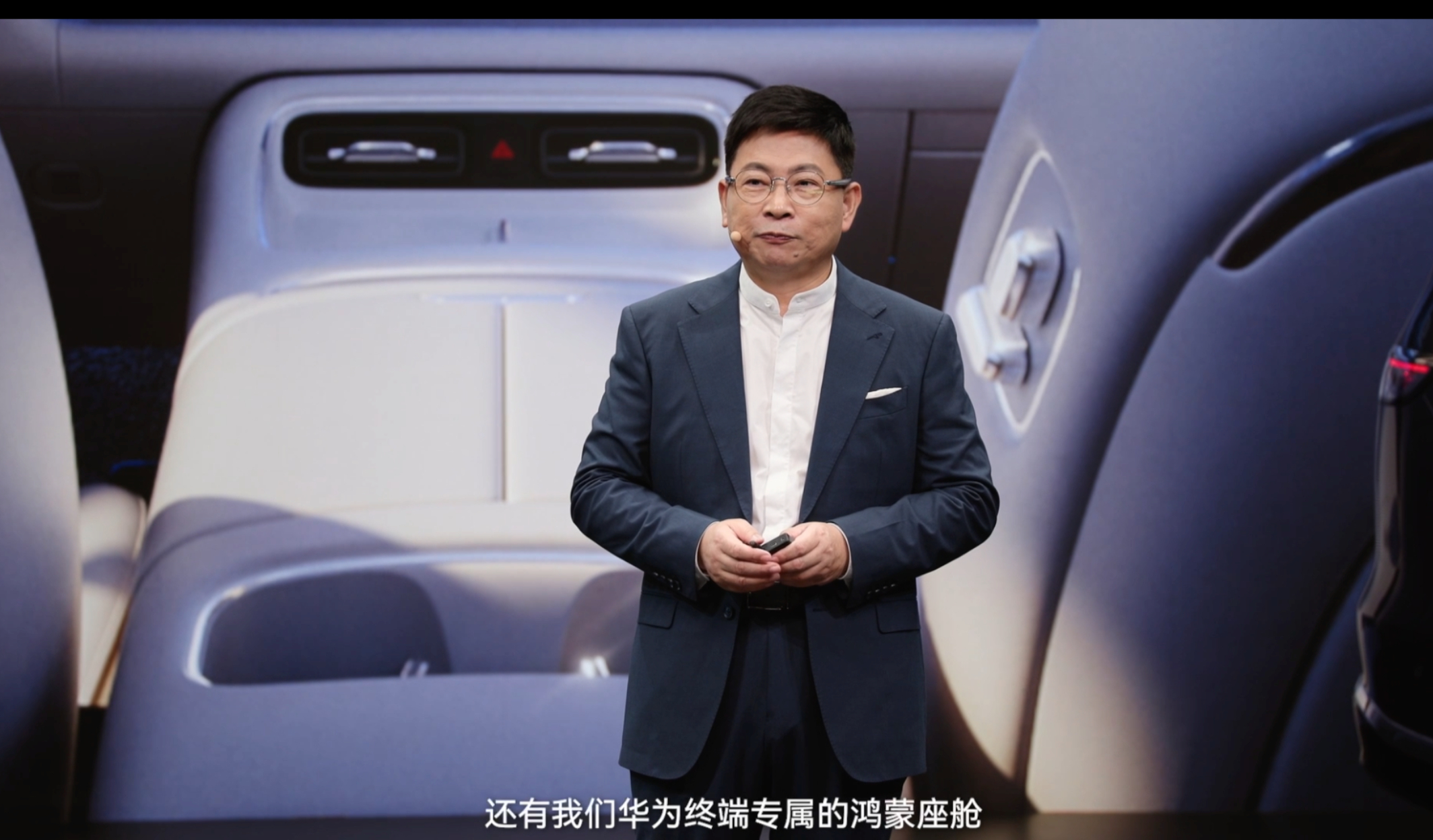 享界V8首搭华为云晰柔光屏 刚看完智界RX及鸿蒙智行新品发布会，享界V8作为鸿蒙