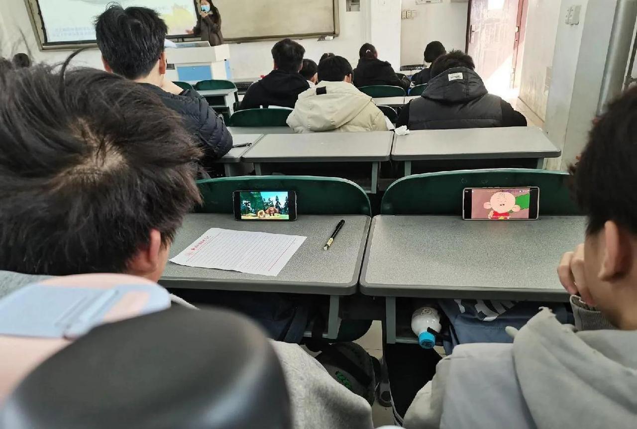 中国的教育急需改革了，再不改革就没有希望了！
在我们这个学校里，当然是大学，每个