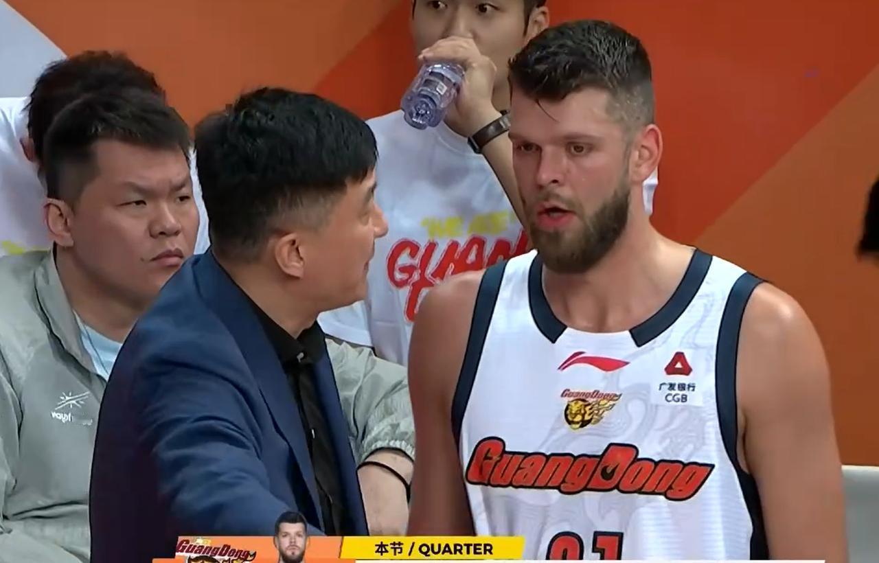给力，拉科塞维奇大爆发！
CBA常规赛第42轮，广东队客场挑战福建队，本以为双方