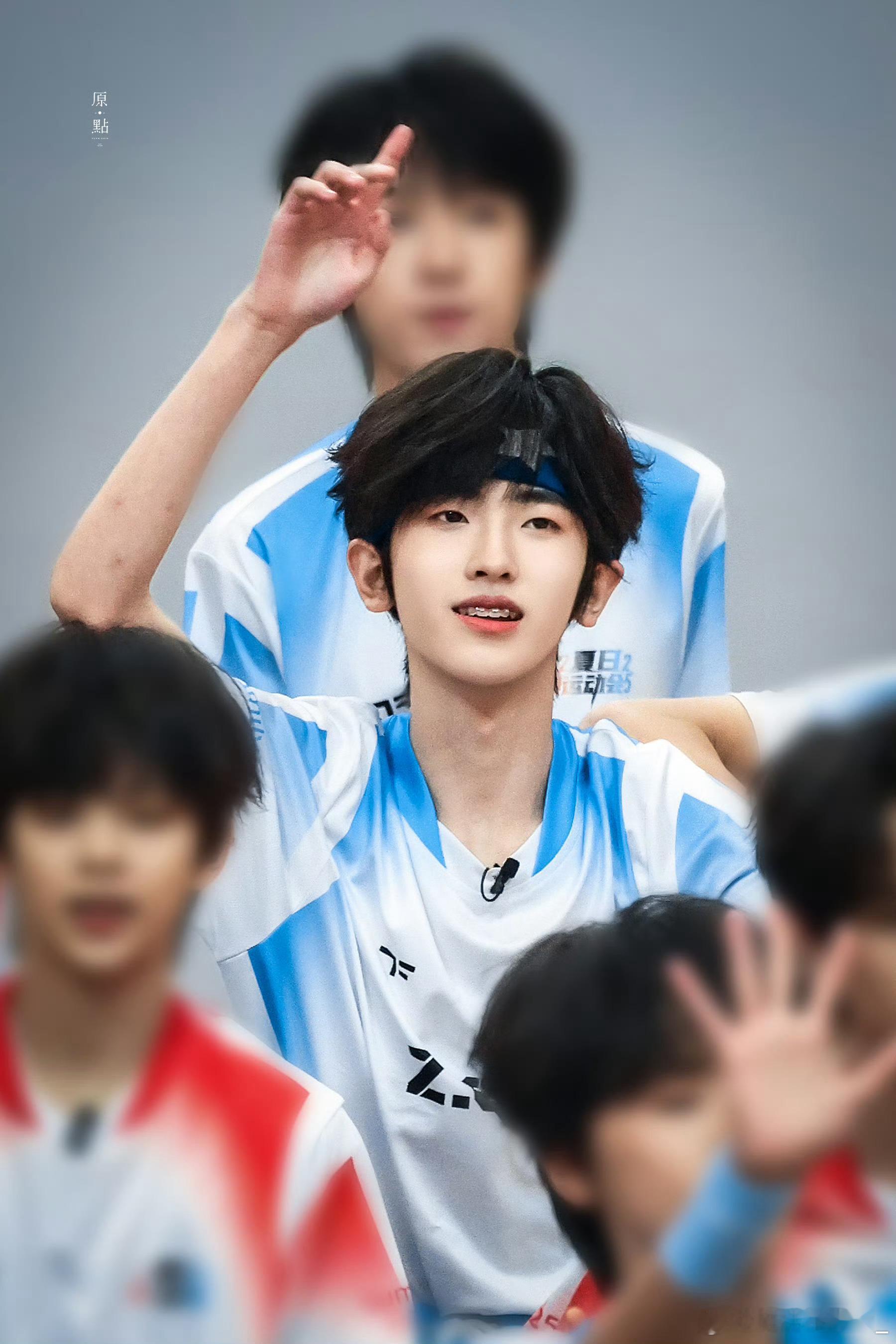 左奇函  💙左奇函 四代第一鼓手 💙左奇函 四代第一rap担  °⑅+「全世