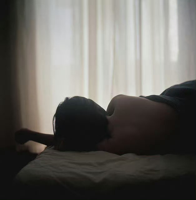 我是一个人，我想一个人待着。如果我不能拥有你，我就永远一个人待着。格雷厄姆·格林