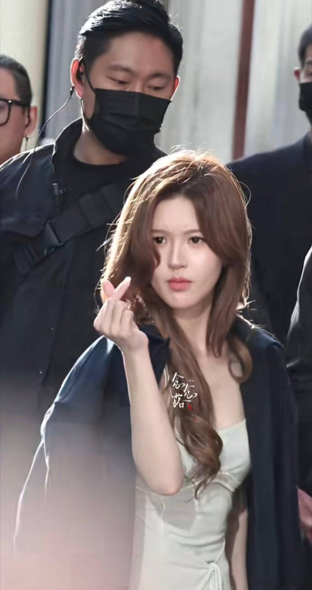 老铁比心🫰🏻赵露思