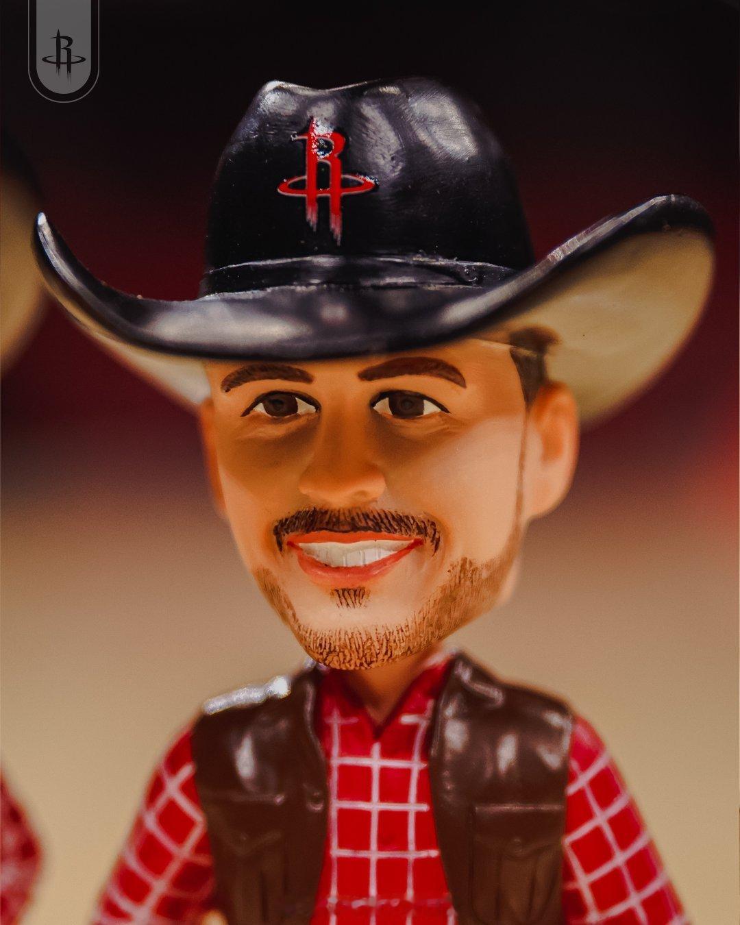 骑上马，牛仔竞技之夜！ 🤠今晚比赛的前 3000 名球迷将获得由Reliant