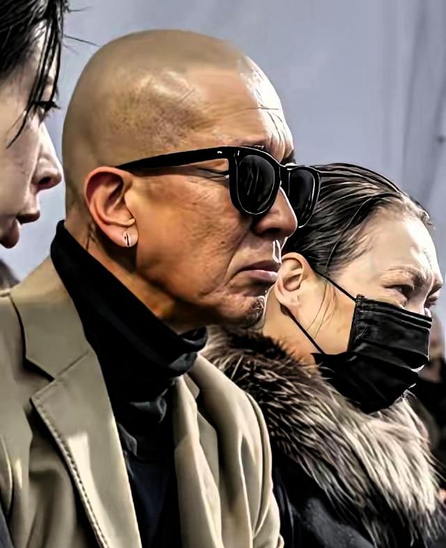 不少人以为逝去亲人留下的财富，会优先庇护孩子，现实的走向却让人唏嘘。
 
随着相
