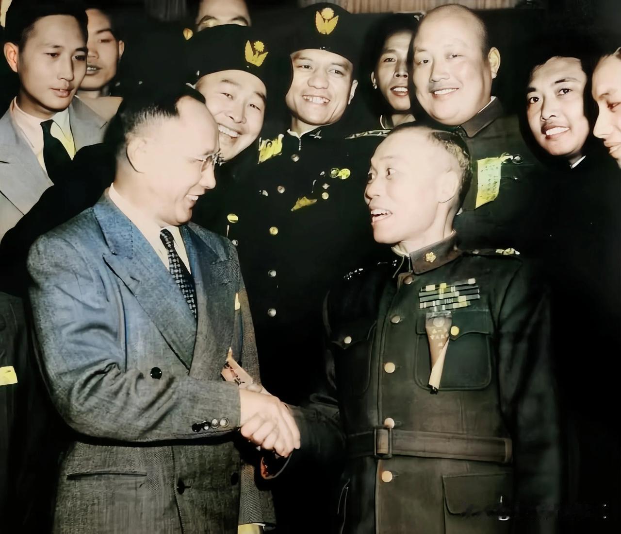 1948年5月，何应钦将军祝贺李宗仁当选民国第一任副总统！