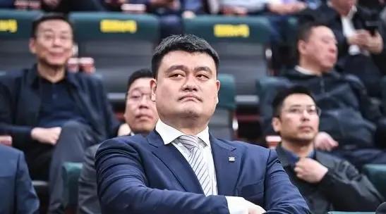 姚明辞去篮协主席，可以回去享受生活了
如很多球迷所愿了，姚明下课看篮协能有什么改