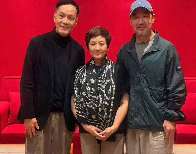 71岁张国立深夜激动发文！老戏骨同框场面太难得