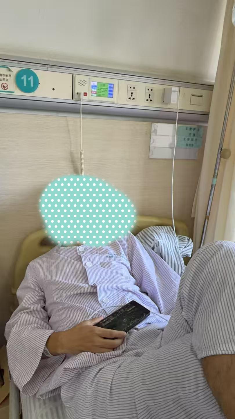 这叫什么事啊！
一家两个人有病住院，我这“老、高、糖”忙里忙外。
上午要去医院照