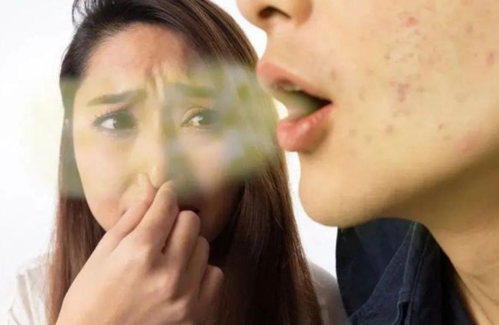 【铁粉求助】我真的快无法忍受了，从上个月开始，每当我老公开口说话，就会散发出一股