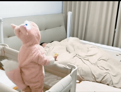 正宗的婴语，好长时间了，爸爸妈妈就是装着听不懂。
有人给翻译了一下，宝宝是在说: