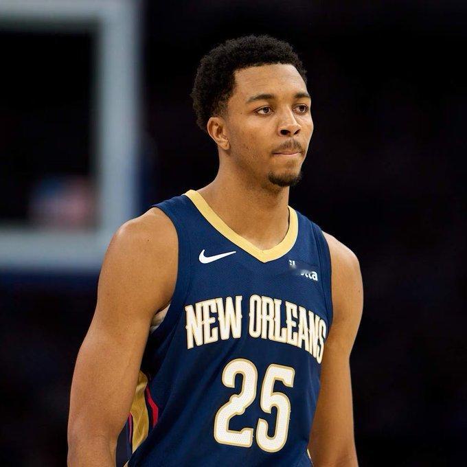 根据勇士记者萨姆-阿米克报道，金州勇士队对于得到鹈鹕球员特雷·墨菲三世持有“公开