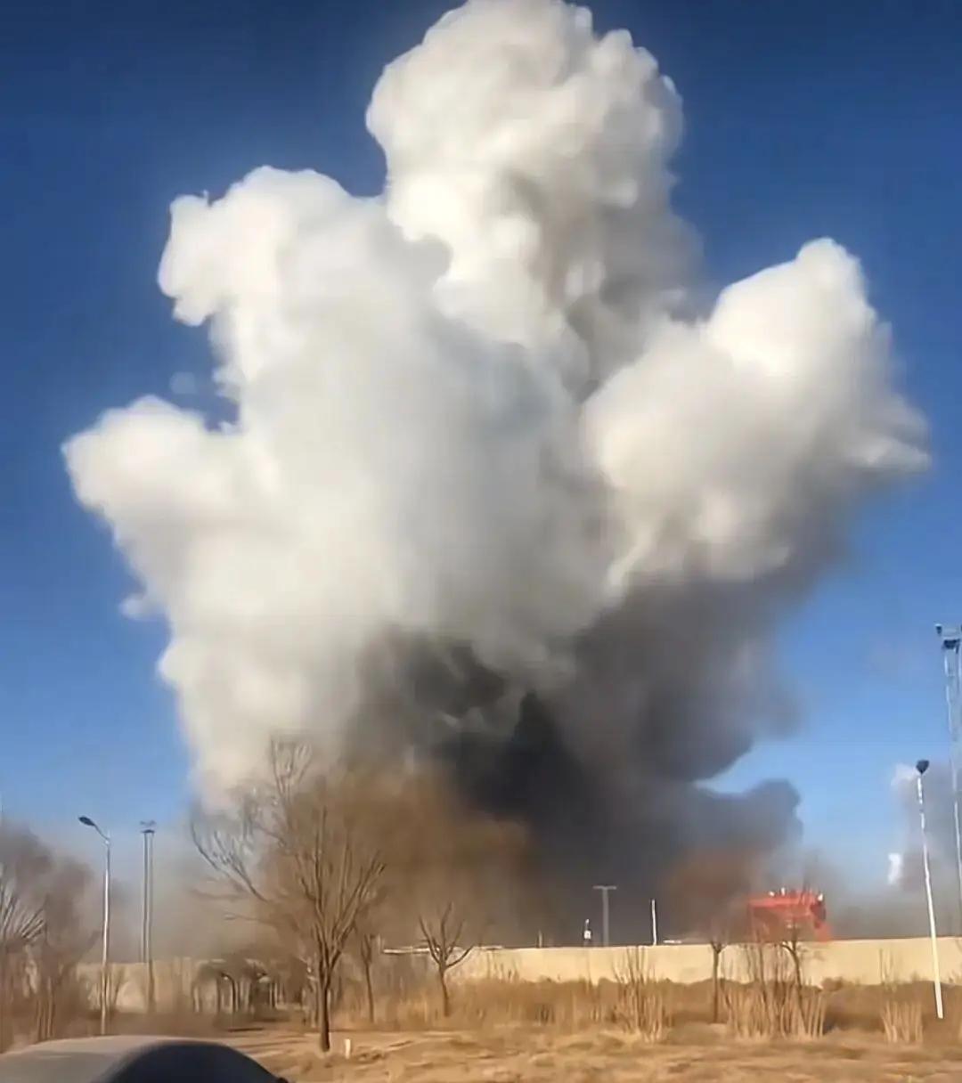 真是世事难料！

谁能想到，包钢一分厂突然一声巨响，事故就这样发生了！

被救出