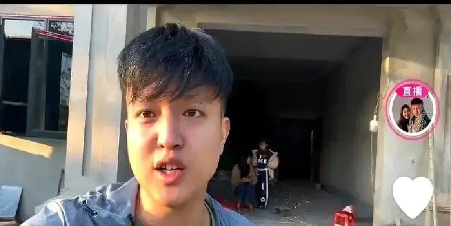 小松和三姐这事儿，看得我直摇头。
 
仅仅因为小叔签证没过，俩人单独来趟中国，竟