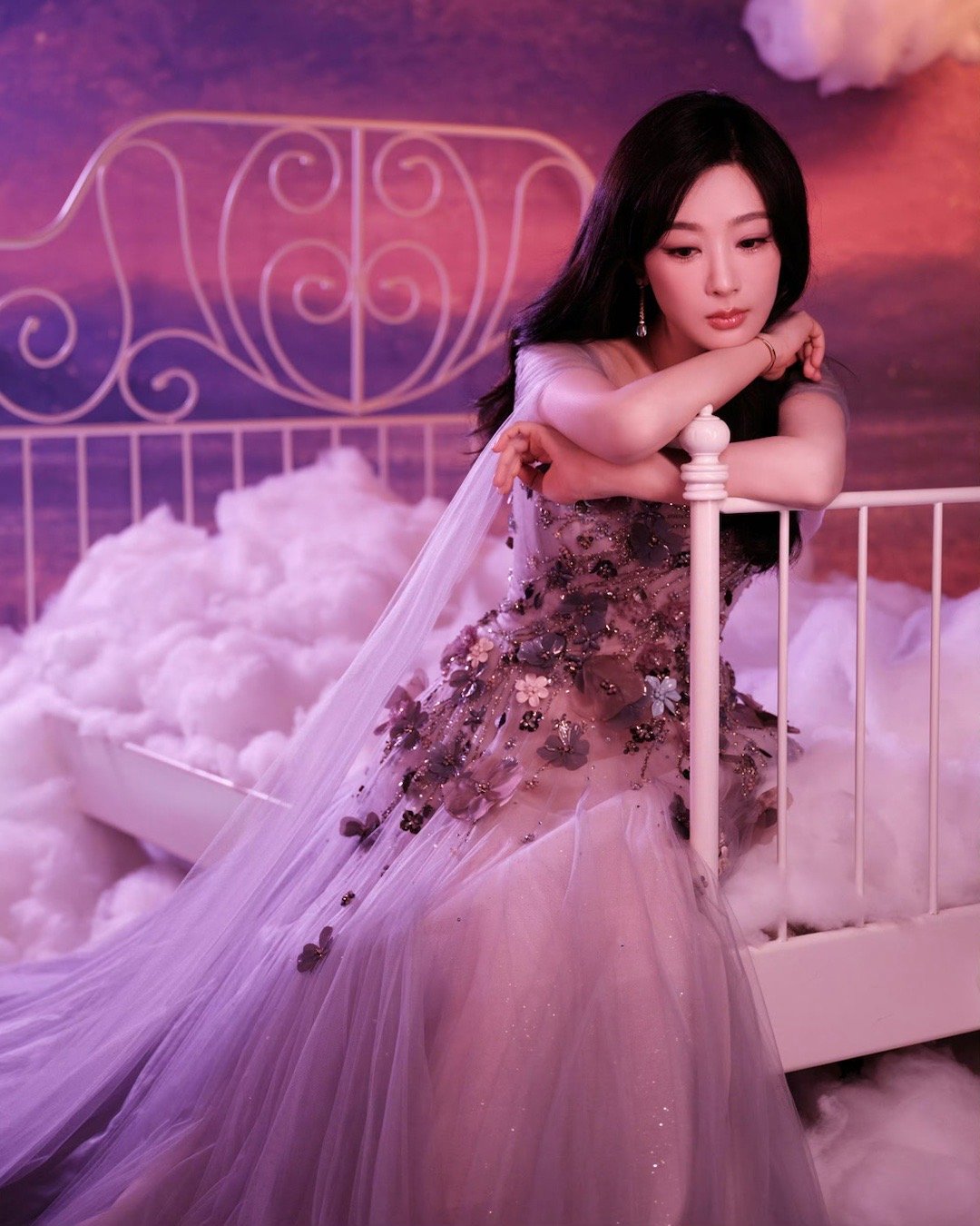 杨紫玉兰花开君再来 💜杨紫董竹君 你的眼睛里有星辰大海，里面揉碎了的星星和银河