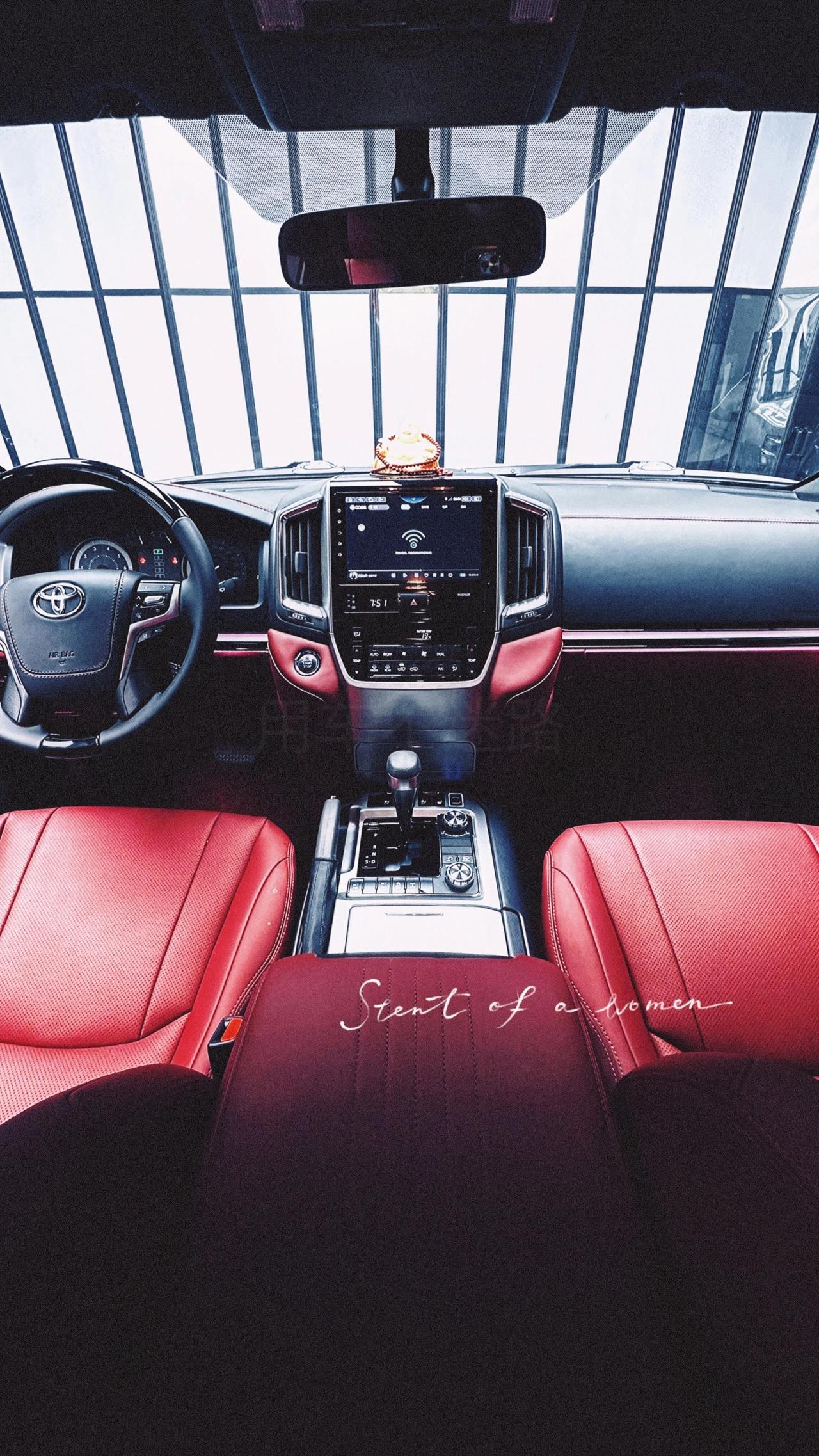 兰德酷路泽内饰大改造这石榴红真的狠狠爱住原车米黄内饰直接换成石榴红+高级灰真皮包