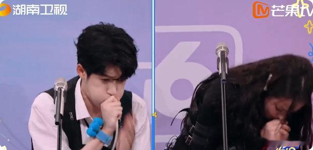 檀健次不愧是舞台王者！吹气球都能玩出花样，间奏秒变萨克斯表演，行为艺术直接拉满。