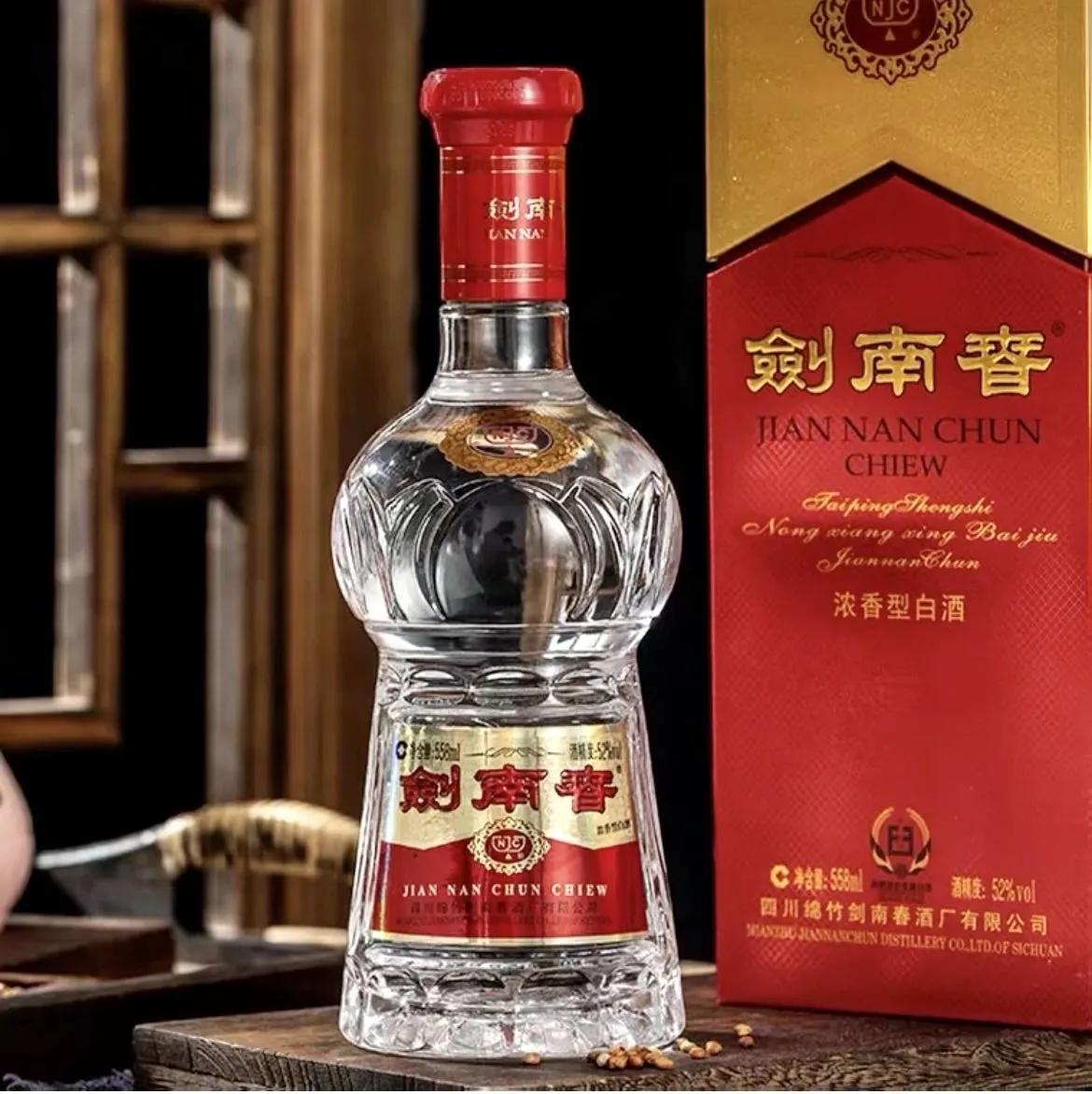 行家揭秘白酒圈内幕！中高端酒局上除了茅台外，还有哪些酒你拿的出手？

第一款：水