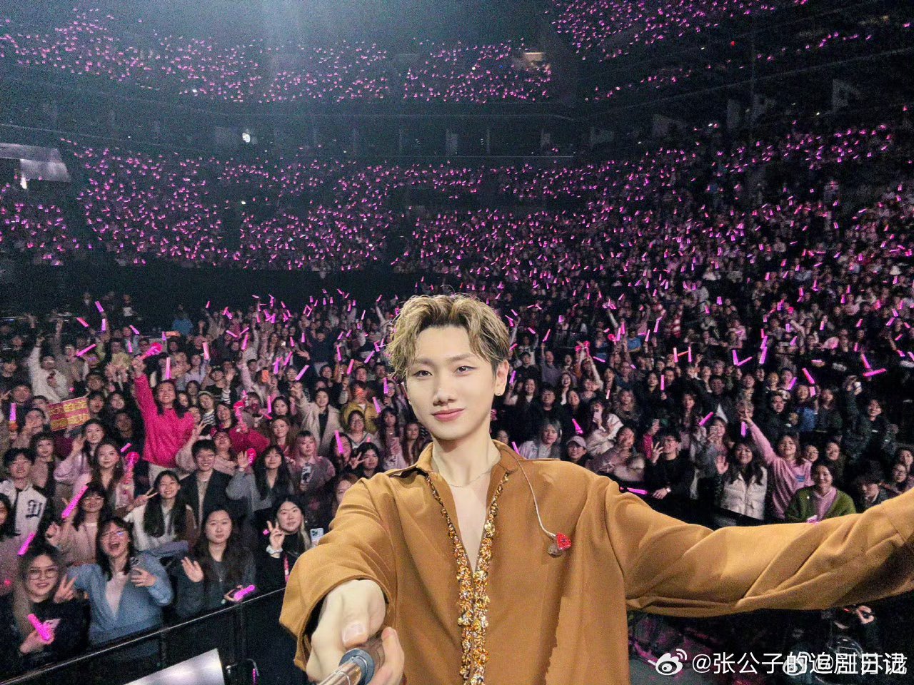 汪苏泷到底要问什么问题汪苏泷一脸纠结卡顿，明显有话不敢问。平时怼人接梗超溜，今天