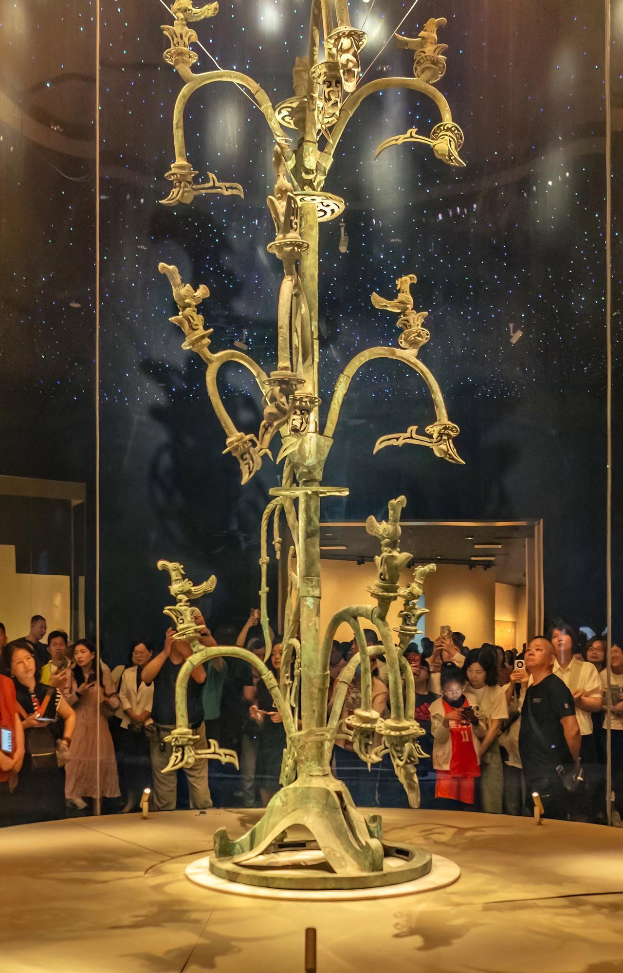 三星堆青铜神树暗藏上古太阳能密码？其三层九枝、九鸟伫立的造型，与《山海经》“十日