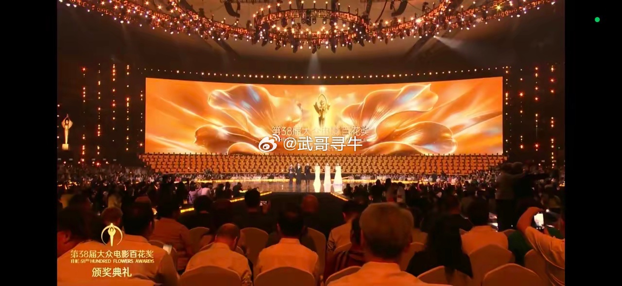 易烊千玺百花奖最佳男主逐梦京城，以热忱奔赴前路；扎根北京，凭实力圆满理想。热烈祝