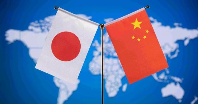 高市早苗亲自喊话了！7月27日，根据外媒报道，在谈及对华关系时，日本首相高市早苗