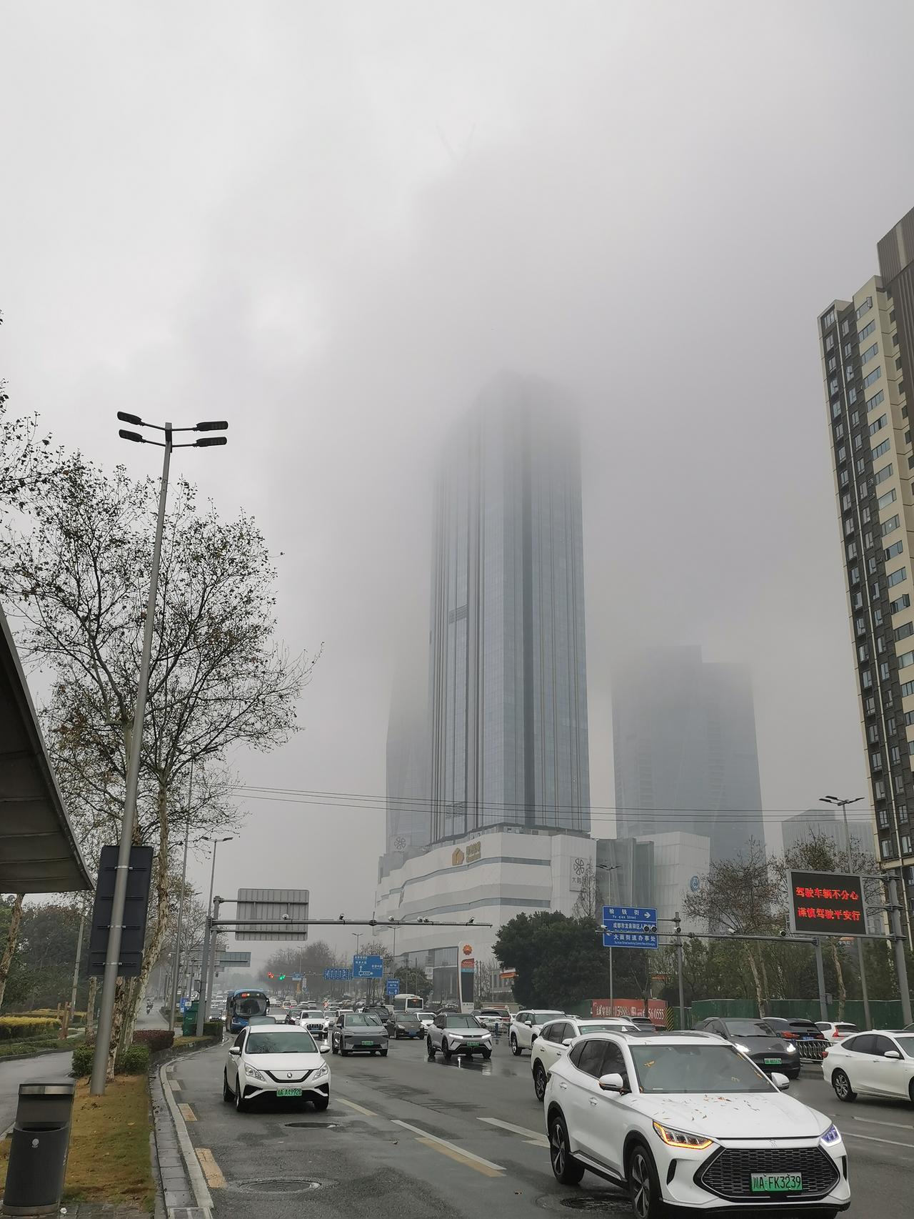 成都一直没有修好的蜀峰468将何去何从？

成都，有一座一直没有修好的超高建筑，