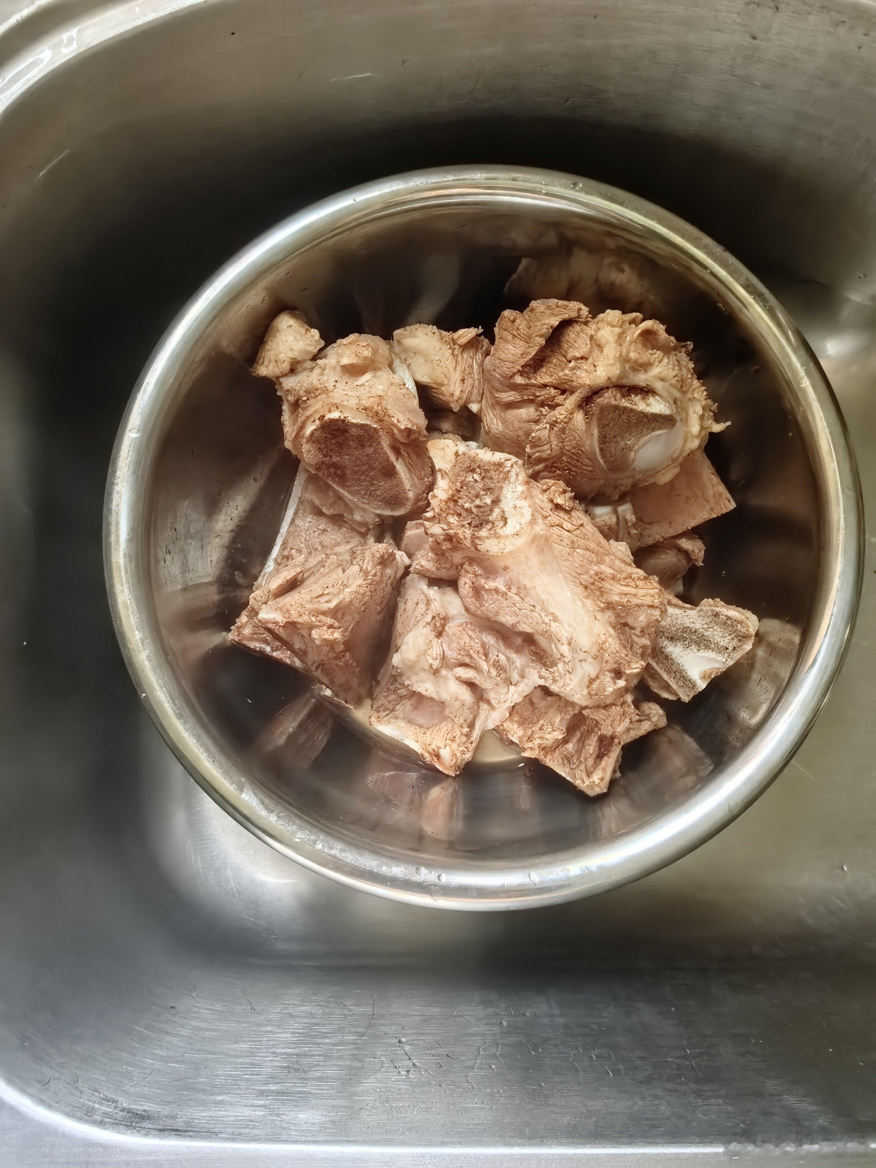 李爷减肥计划 周末，闲着也是闲着。菜市场转一圈，弄俩小菜下酒。今年的小龙虾，比较