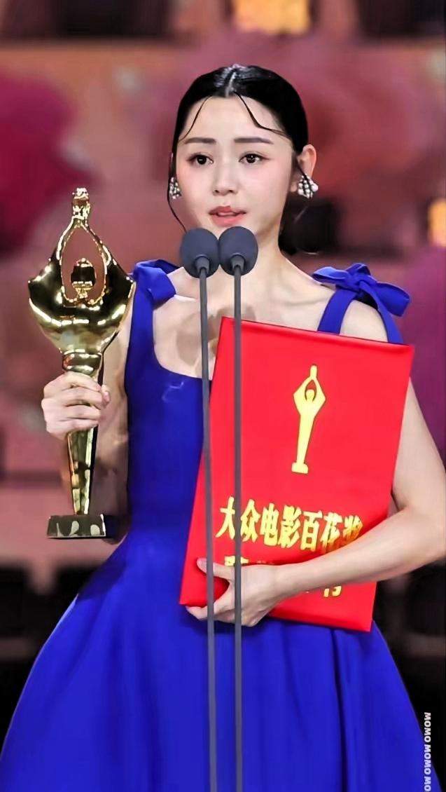 我有种强烈的预感
卫诗雅拿下百花奖以后
她金像奖的感言会被众人反复翻看。
 当年