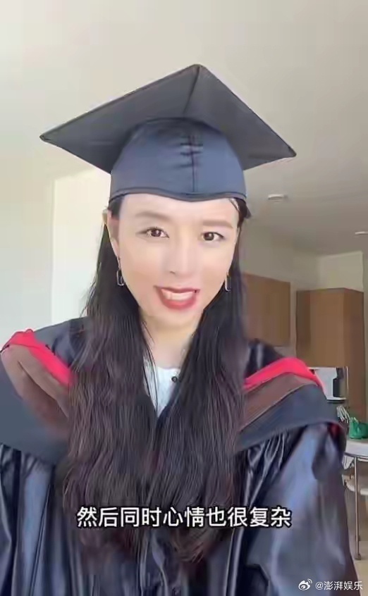 张静初未拿到硕士文凭她表示：“其实我来上AFI呢，虽然所有的考试都是一样的，所有