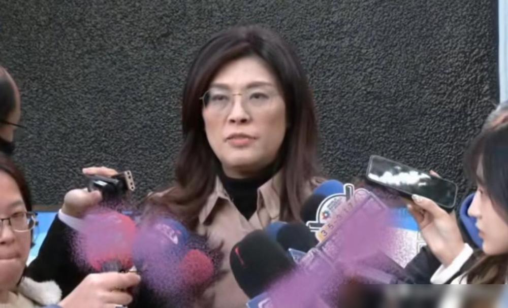 中天两次造神韩国瑜、郑丽文都初见成效，但是结尾能不能好看，还真的有待检验。就说郑