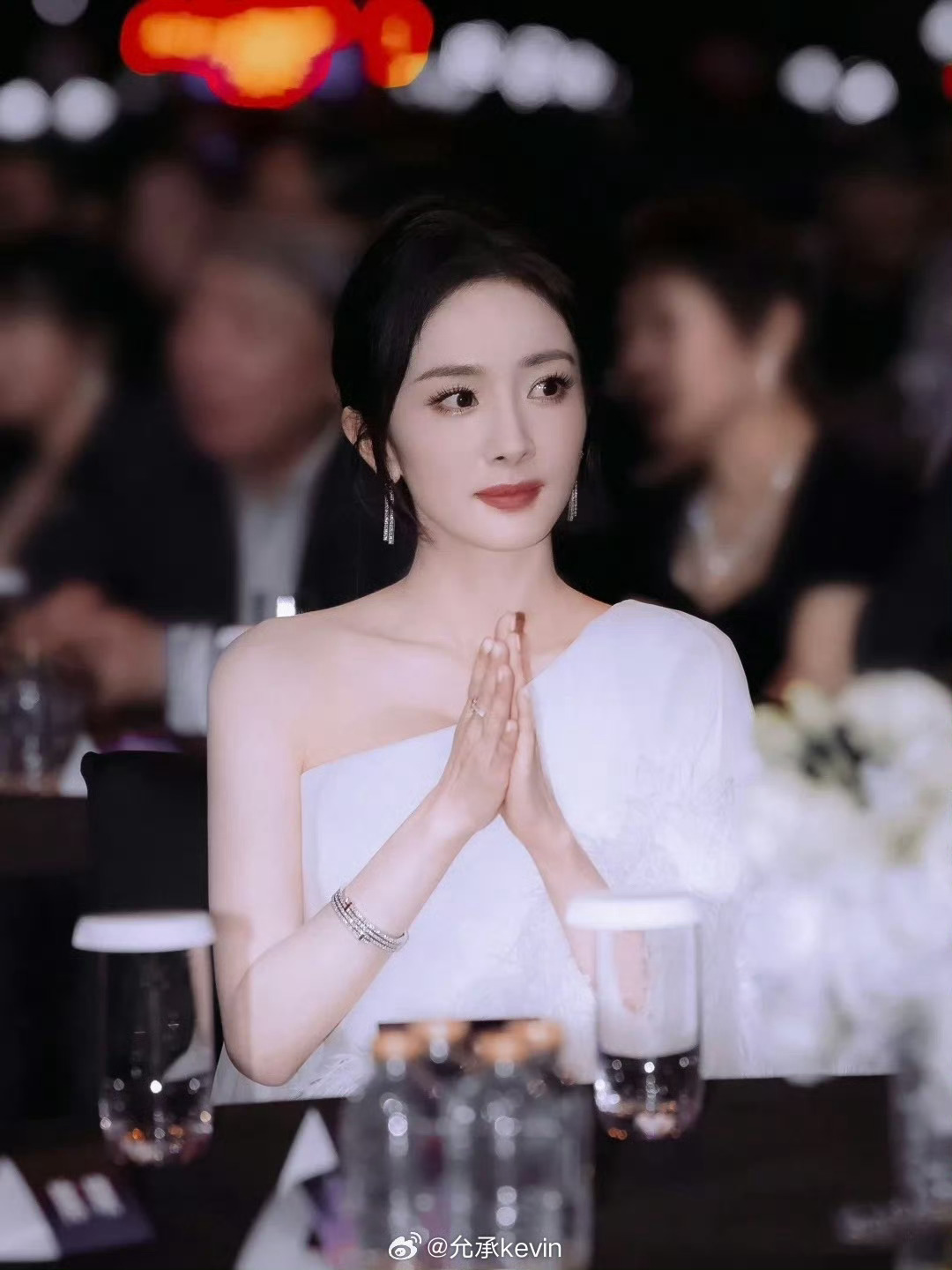 杨幂 多谢你如此精彩耀眼，成为我平淡岁月里的星辰。 ​​​