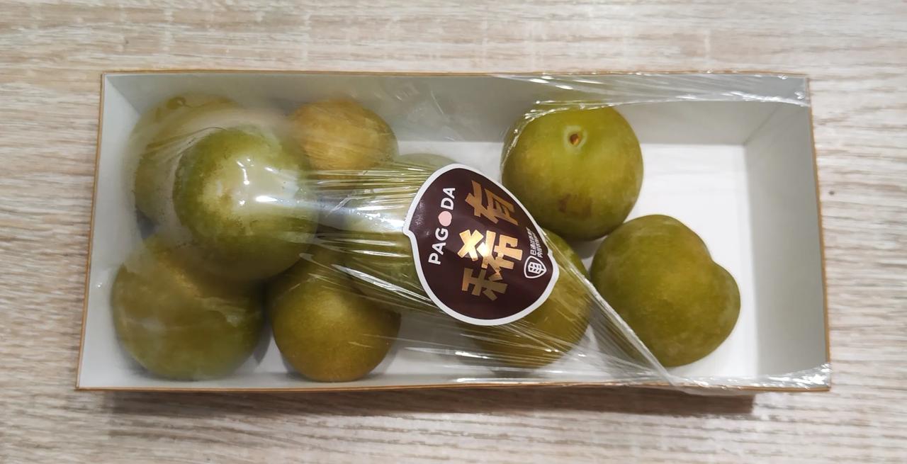 本就不富裕的我，今天遇到水果刺客了。
下班后去了百果园打算买点水果吃吃，切了点西