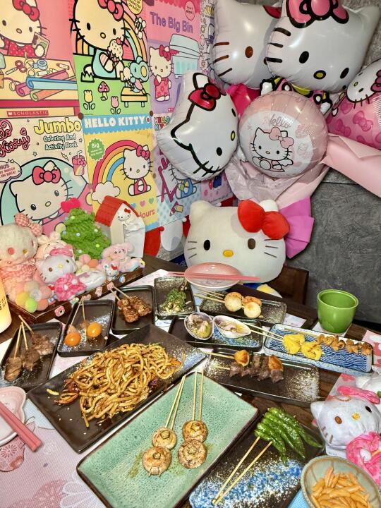 果然是大深圳！竟然有HelloKitty陪我吃烧鸟！