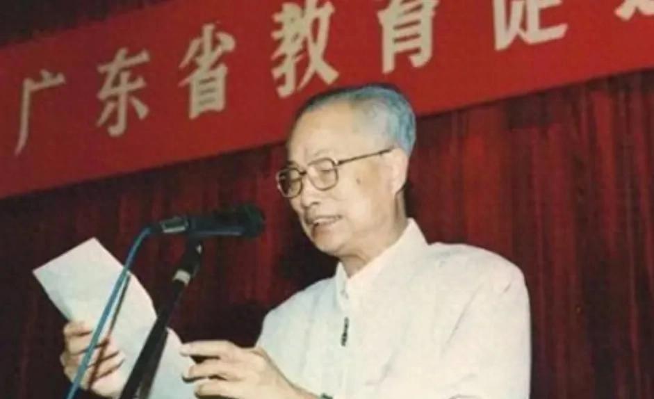 广东省委原书记拒绝王光美到家中做客，家庭低调，三个儿子全部未选择从政之路！
19