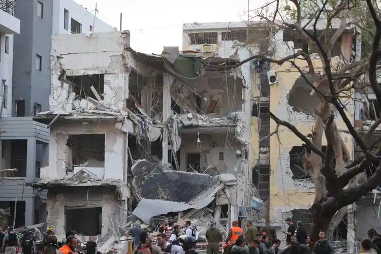 坏透了，如此野蛮的行径给伊朗人民带去了深重的灾难。以军称对伊朗德黑兰、设拉子等地