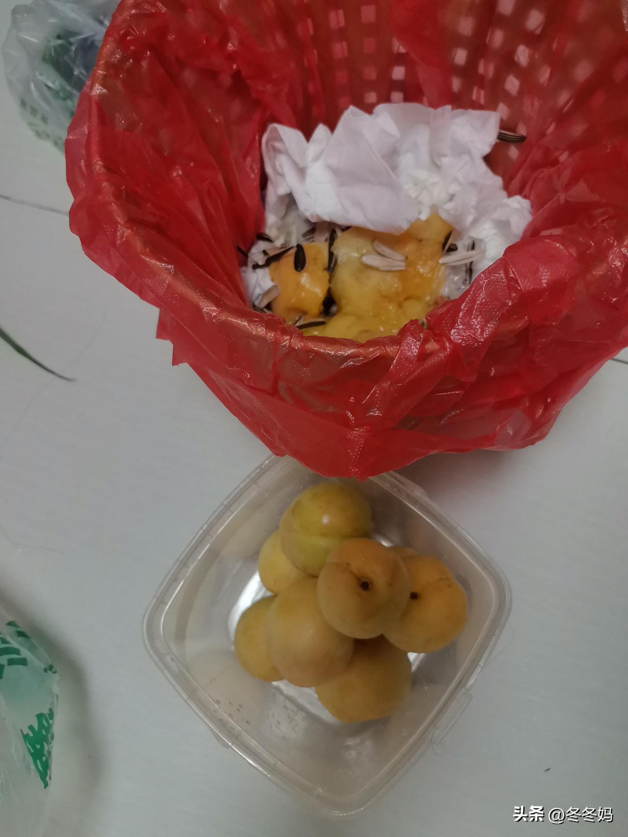 早市买菜踩坑记
    做买卖真得讲诚信，今天去早市买菜，本来挺高兴的，结果回来