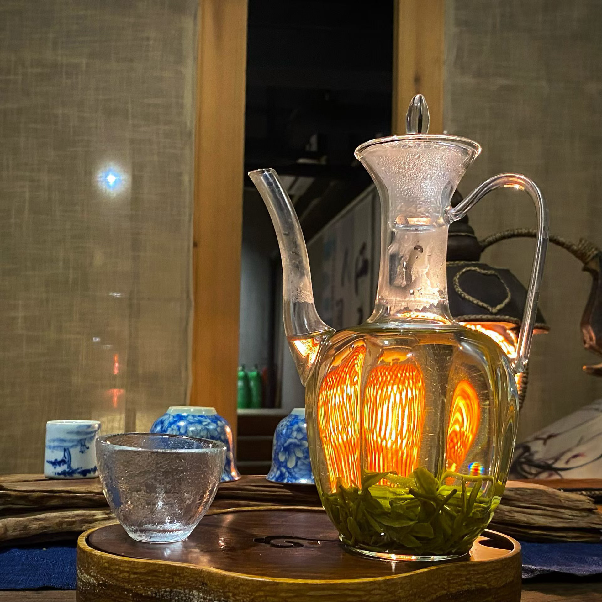 茶道  人生最好的状态，大抵如此：手中有茶，心中有书，眼底有光，前路有方。 