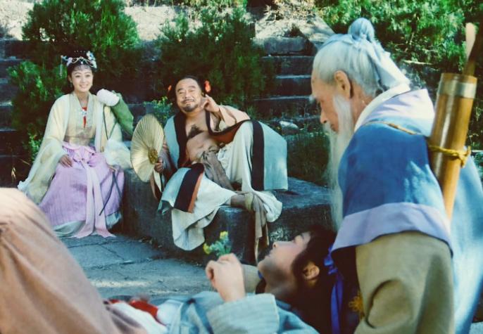 明明都是演“八仙”，以前的八仙一眼区分，现在的八仙全靠“猜” 
1985年那部老