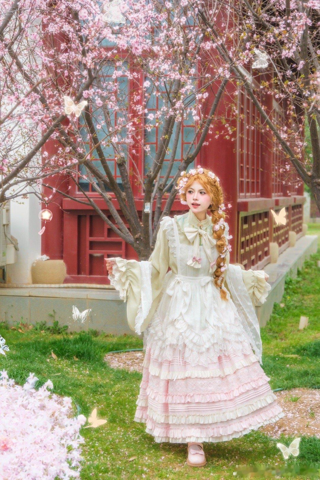 #春山桃香##猫芮可[超话]# “那是光影，樱花是春天的浪漫”整个空气中都弥漫着