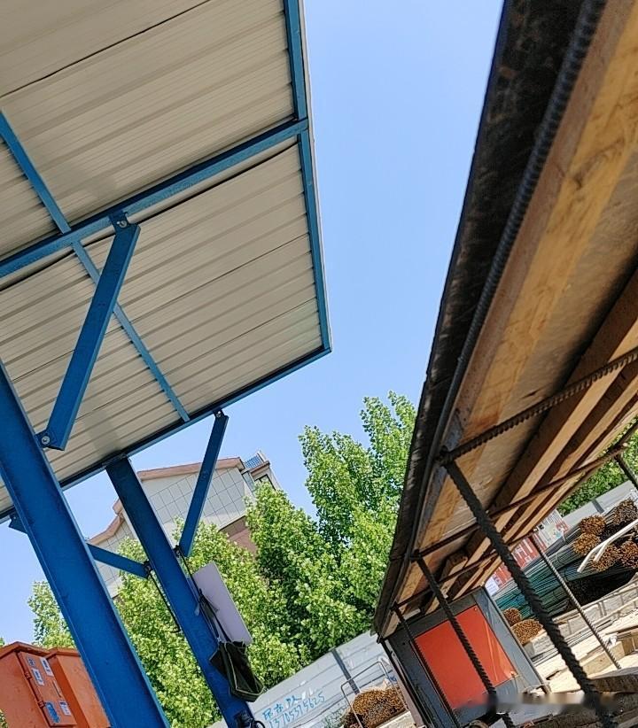 你发现了吗？现如今在工地上干活的农民工很少中午有喝酒的了。

即使酒瘾大的农民工