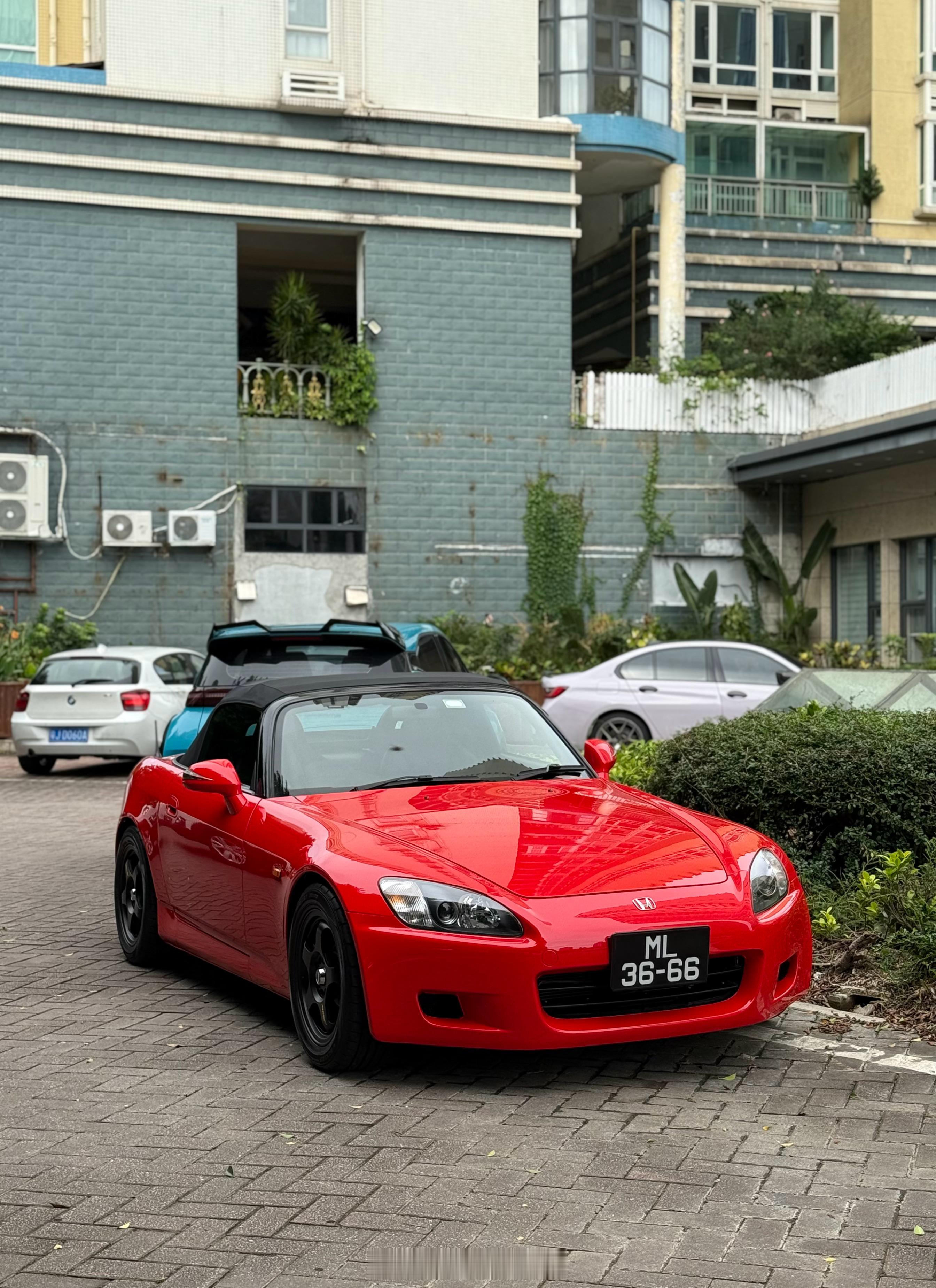 cars01豪车拍[超话] 一间车房的三台经典港澳牌红色跑车：Honda S20