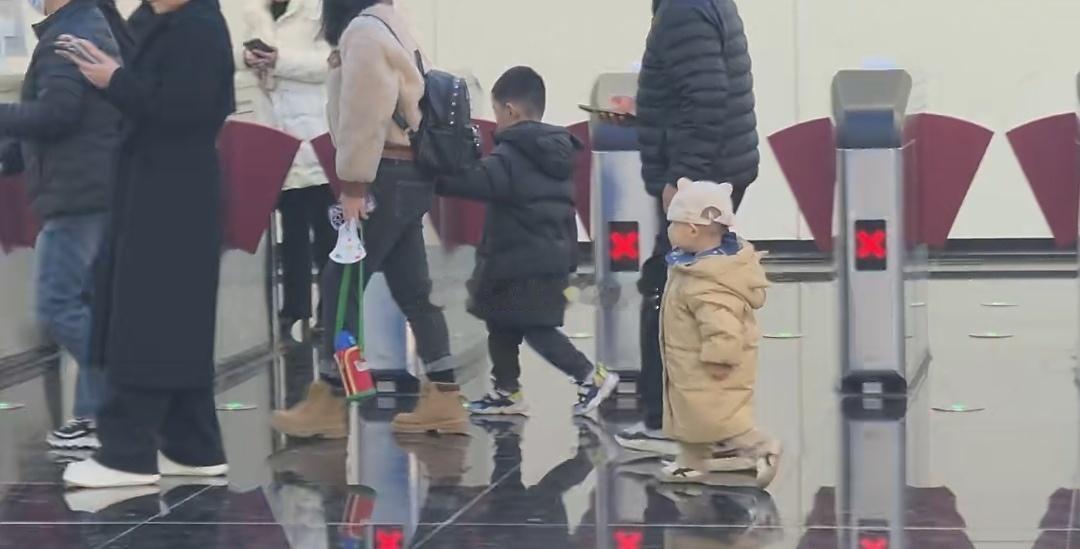 早呀、今天是2026年2月3日 星期二
农历乙巳【蛇】年腊月十六
地铁客流数据